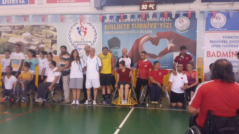 Badminton Takımlarımızdan Kareler
