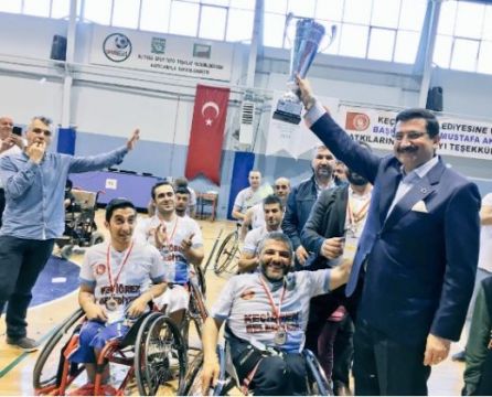 GÜÇLÜ ELLER SÜPER LİG'DE